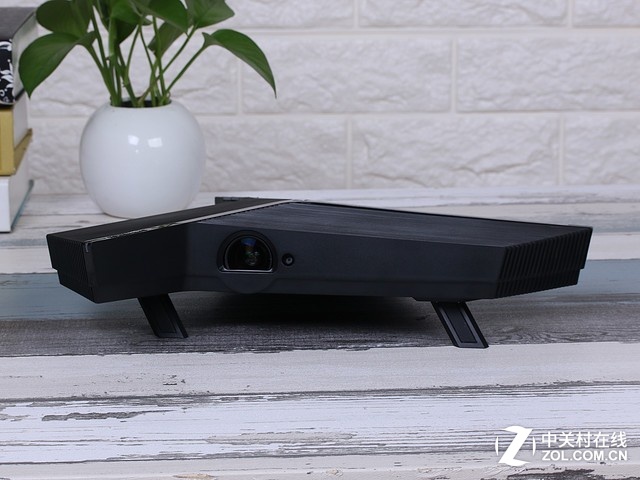 個(gè)性外觀 LIGHTANK W100商務(wù)投影評(píng)測